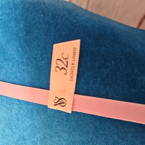 Nwt Victoria secret Lined Demi Bra Size 32c - Picture 3 of 14